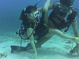 変態マリンスポーツ ネイキッドスキューバー 鶴田かな/千夏南那　サンプル画像08